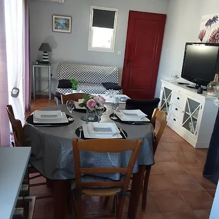 Location Saisonniere En Provence 아파트 로슈포르트두가드