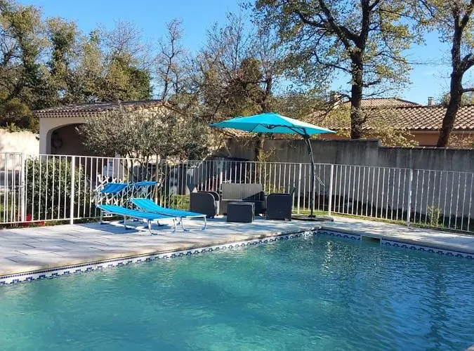Location Saisonniere En Provence * Rochefort-du-Gard